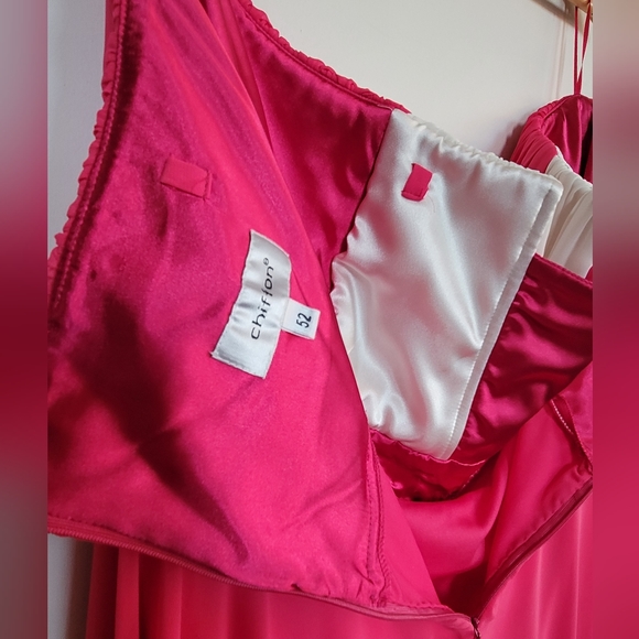 Plus Size Chiffon Gown - Hot Pink and White US 20 / EU 52 - Picture 11 of 17